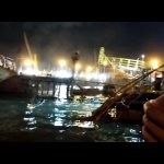 Impactante caída de una grúa del dique Tsakos en el puerto de Montevideo